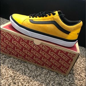 Gently used old Skool vans MTE